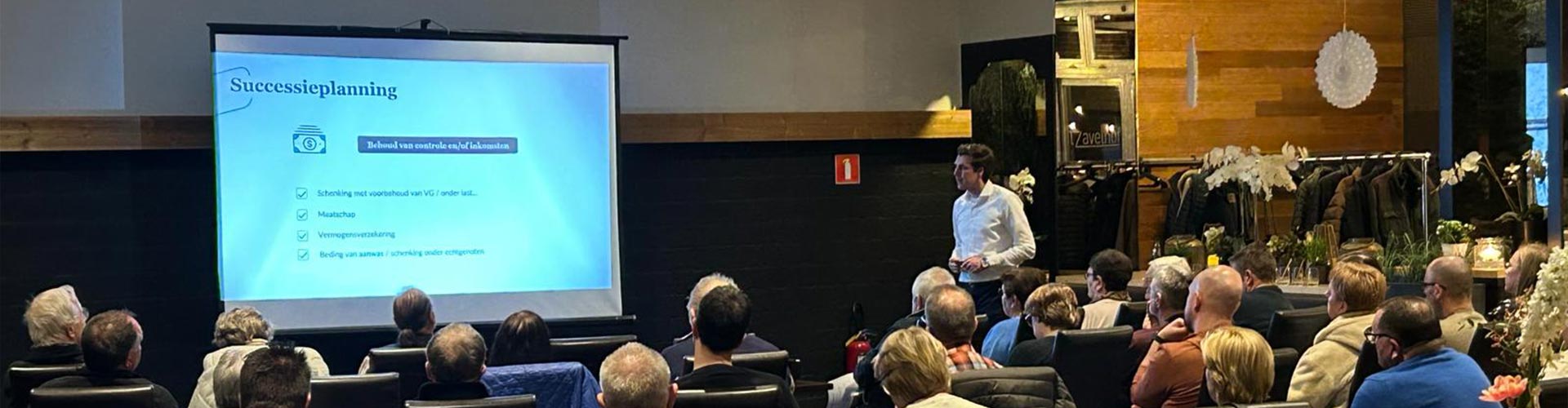 Seminarie-opstelling in de zaal van ’t Zavelhof